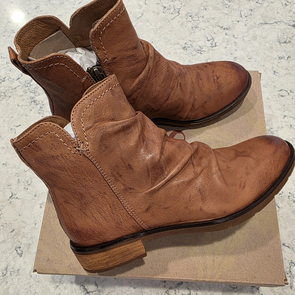 Sofft Beckie Luggage Ruched Booties - Leather (For Women) Size 6.5 NIB